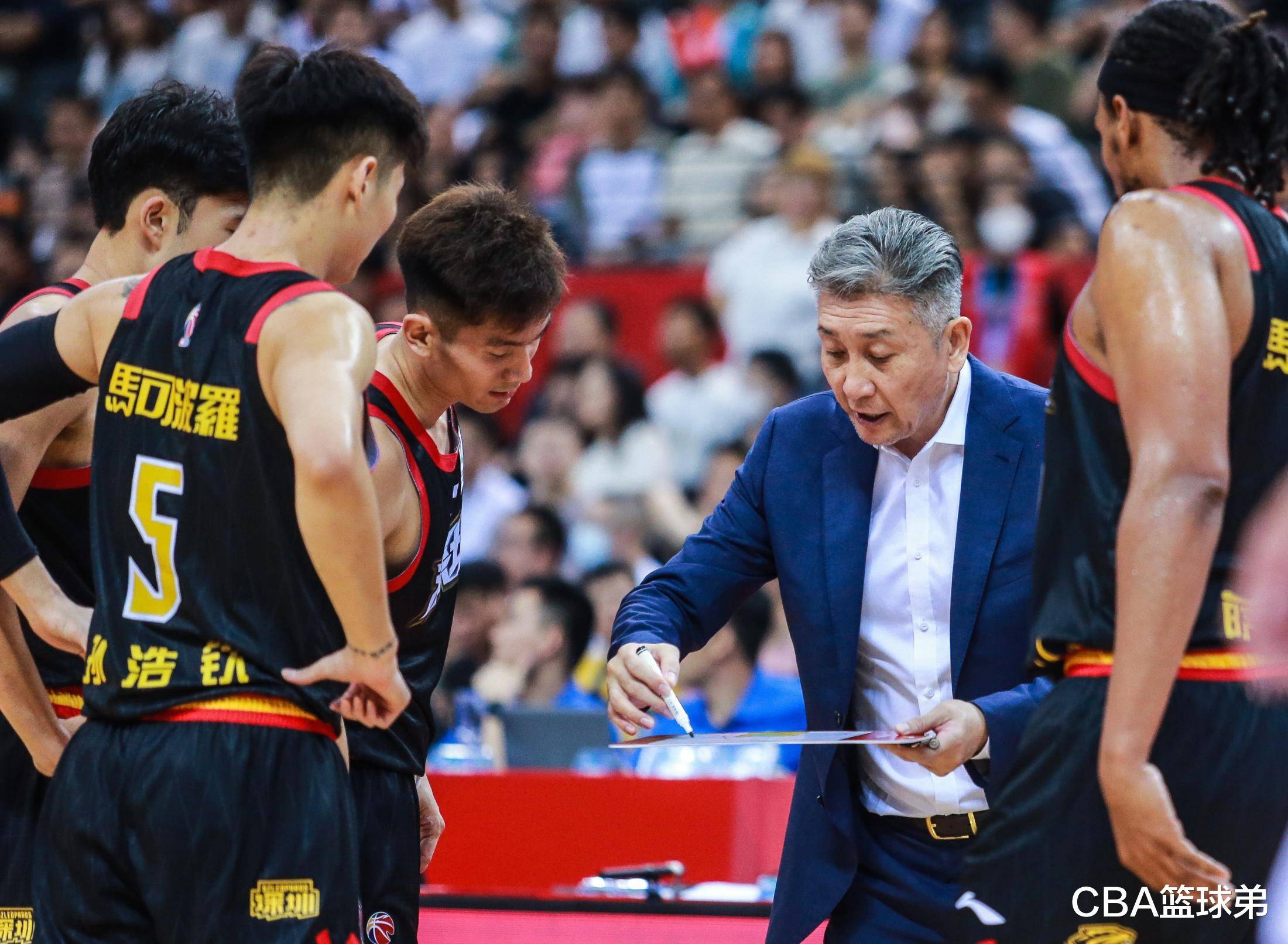 米乐体育平台-江苏男篮双外援屡屡受伤，球队面临危机